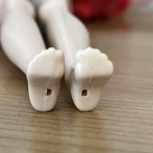 Vintage 90's Disney Store The Little Mermaid Ariel Barbie w/outfit - Picture 15 of 16